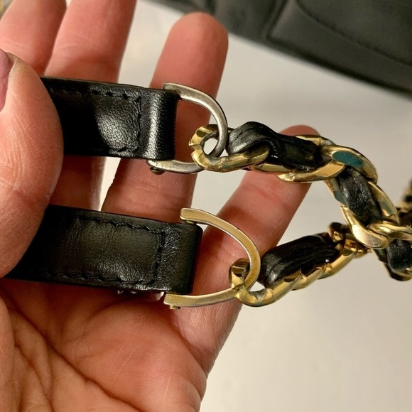 Stuart Weitzman Women’s Black Leather Pod Handbag/Crossbody Chanel like ! - Picture 8 of 16